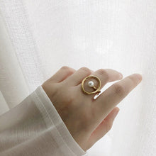 Load image into Gallery viewer, Nostalgia French Design 18K Gold Plated Pearl Circle Ring
