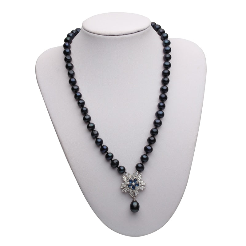 Natural Freshwater Pearl Beaded Snowflake Pendant Necklace for Ladies