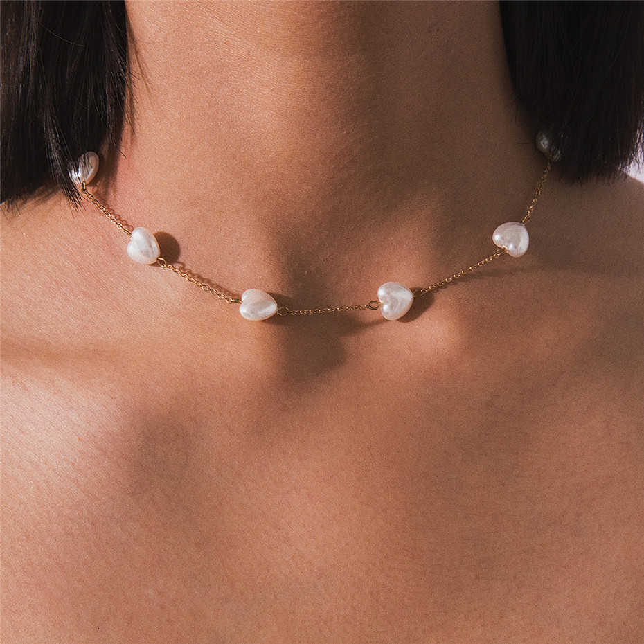 Gothic Baroque Heart Shaped Pearl Choker Necklace