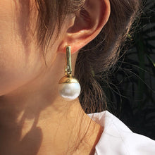 Load image into Gallery viewer, Minimalist City Pop Pearl Drop Golden Earrings for Women
