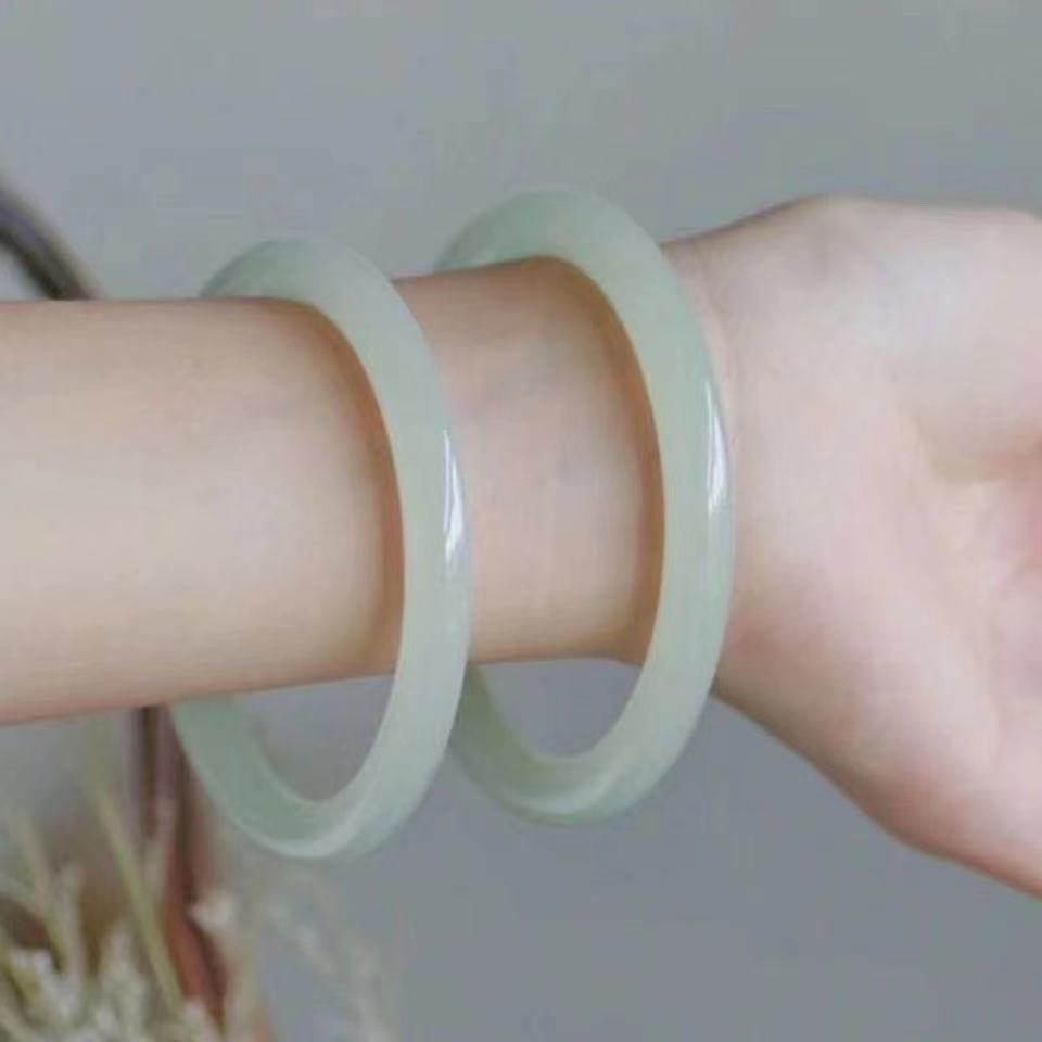 Top Grade Natural Hetian Light Green Jade Bangle for Ladies