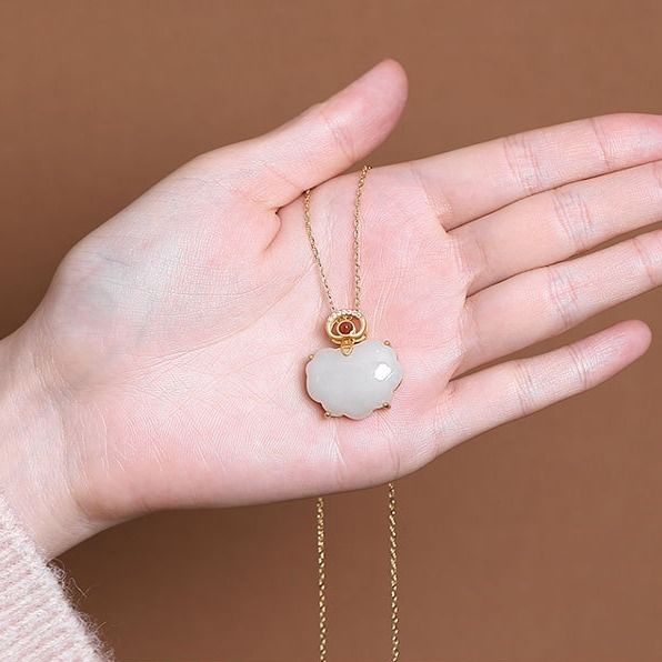 Natural Fine White Jade Pendant Necklace Vintage Style Retro Unique Craft Luxury Charm Women's Jewelry