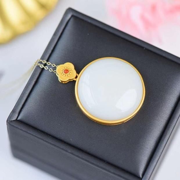 Natural Fine White Jade Round Pendant Necklace Vintage Retro Style Design Women's Jewelry