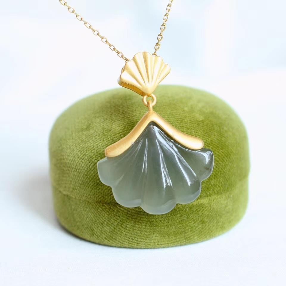 Lokaloca Natural Fine Jade Shell Pendant Necklace