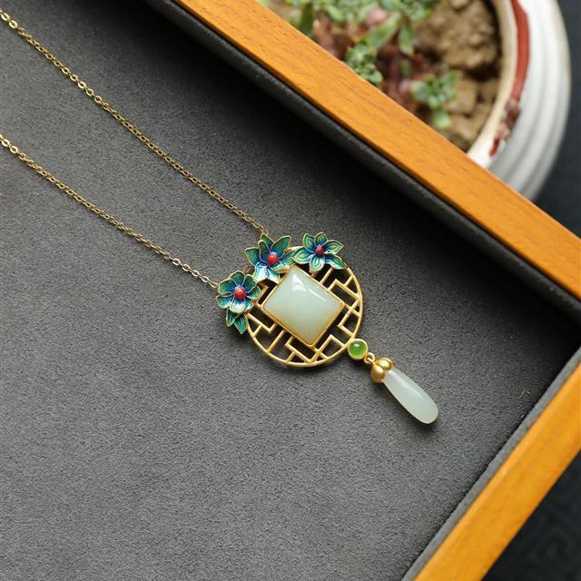 New Enamel Porcelain Craftsmanship Inlaid Natural Fine Jade Gilt Necklace Pendant Vintage Style Retro Ladies Silver Jewelry