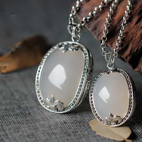 Original Design Oval Chalcedony Creative Pendant Necklace Retro Inlaid Light Luxury Charm Women Silver Jewelry