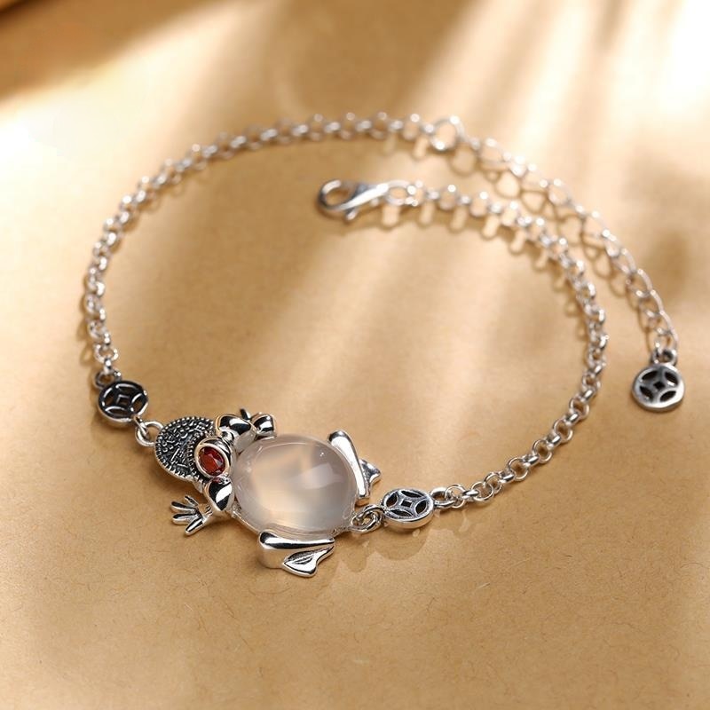 Designer's Original Innovative Silver Inlaid Lucky Frog Chalcedony Jade Bracelet Retro Ladies Jewelry