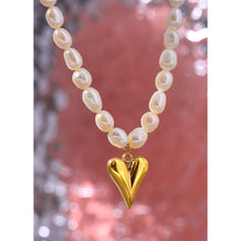 Load image into Gallery viewer, Natural Freshwater Pearl Beaded Golden Heart Pendant Necklace
