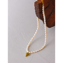 Load image into Gallery viewer, Natural Freshwater Pearl Beaded Golden Heart Pendant Necklace
