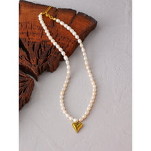 Load image into Gallery viewer, Natural Freshwater Pearl Beaded Golden Heart Pendant Necklace
