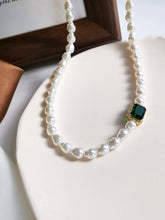 Load image into Gallery viewer, Tranquility British Design Green Crystal Charm Pearl Beaded Necklace Choker
